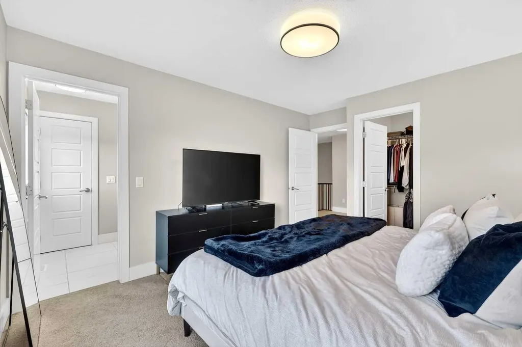 548 Quarry Park Boulevard SE Calgary AB T2C 5E8