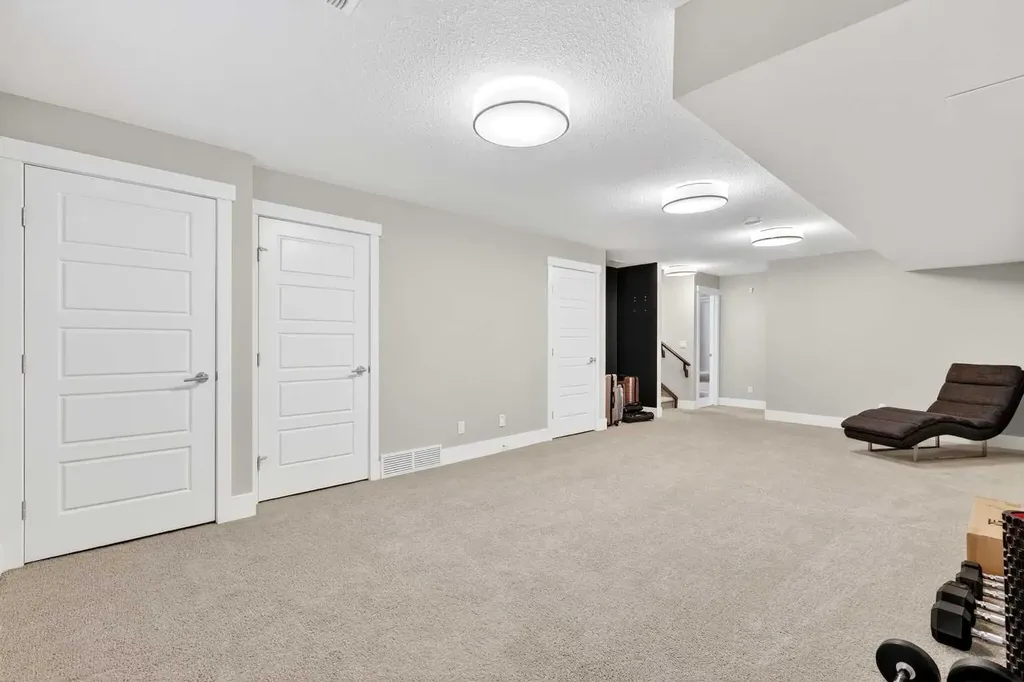 548 Quarry Park Boulevard SE Calgary AB T2C 5E8
