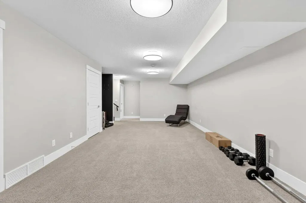 548 Quarry Park Boulevard SE Calgary AB T2C 5E8