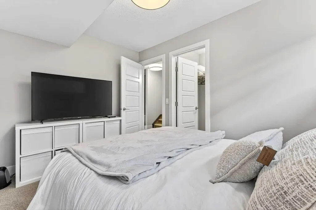 548 Quarry Park Boulevard SE Calgary AB T2C 5E8