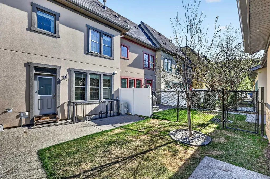 548 Quarry Park Boulevard SE Calgary AB T2C 5E8