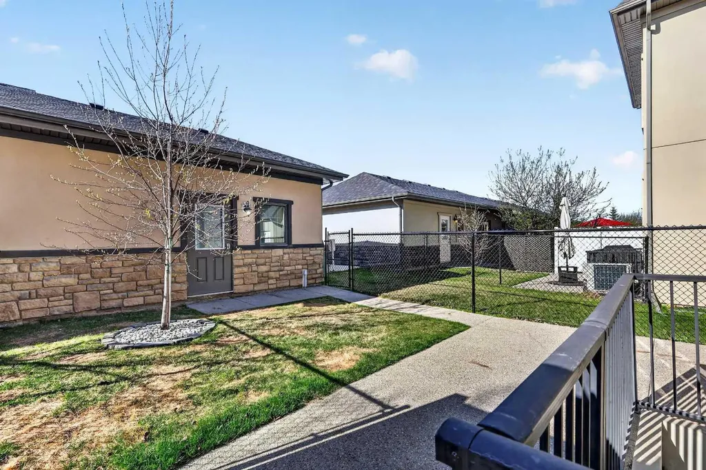 548 Quarry Park Boulevard SE Calgary AB T2C 5E8