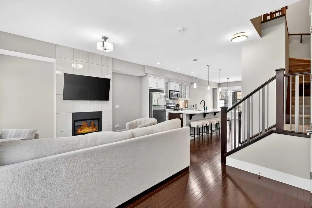 548 Quarry Park Boulevard SE Calgary AB T2C 5E8