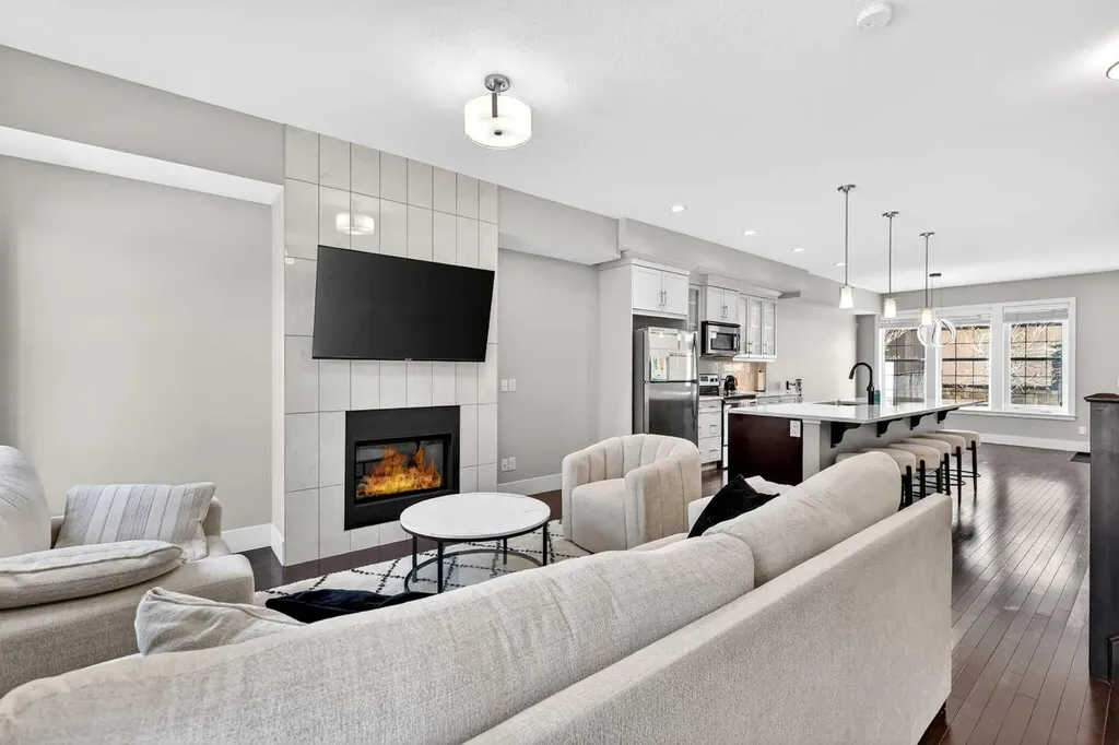 548 Quarry Park Boulevard SE Calgary AB T2C 5E8