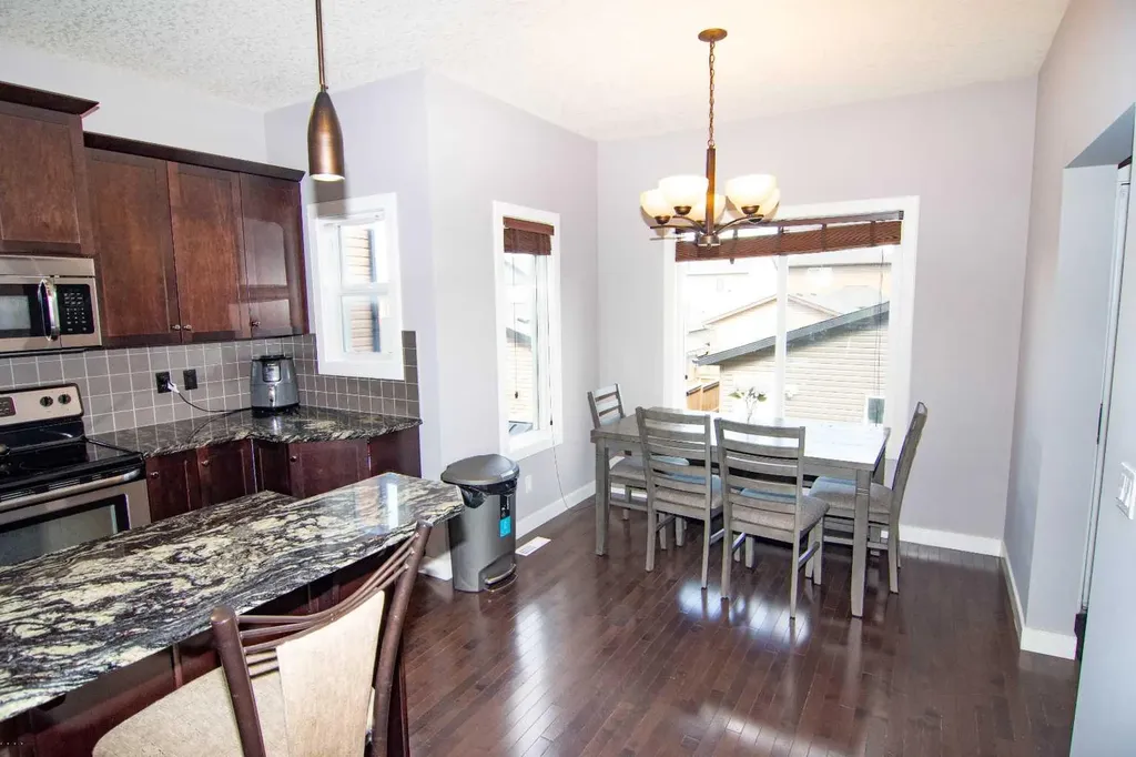 209 Evansdale Landing NW Calgary AB T3P 0C6
