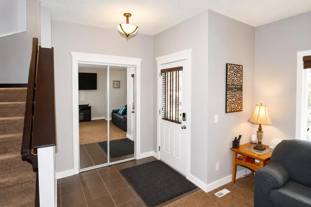 209 Evansdale Landing NW Calgary AB T3P 0C6