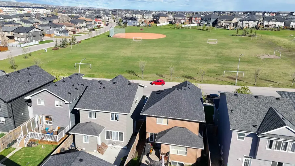 209 Evansdale Landing NW Calgary AB T3P 0C6
