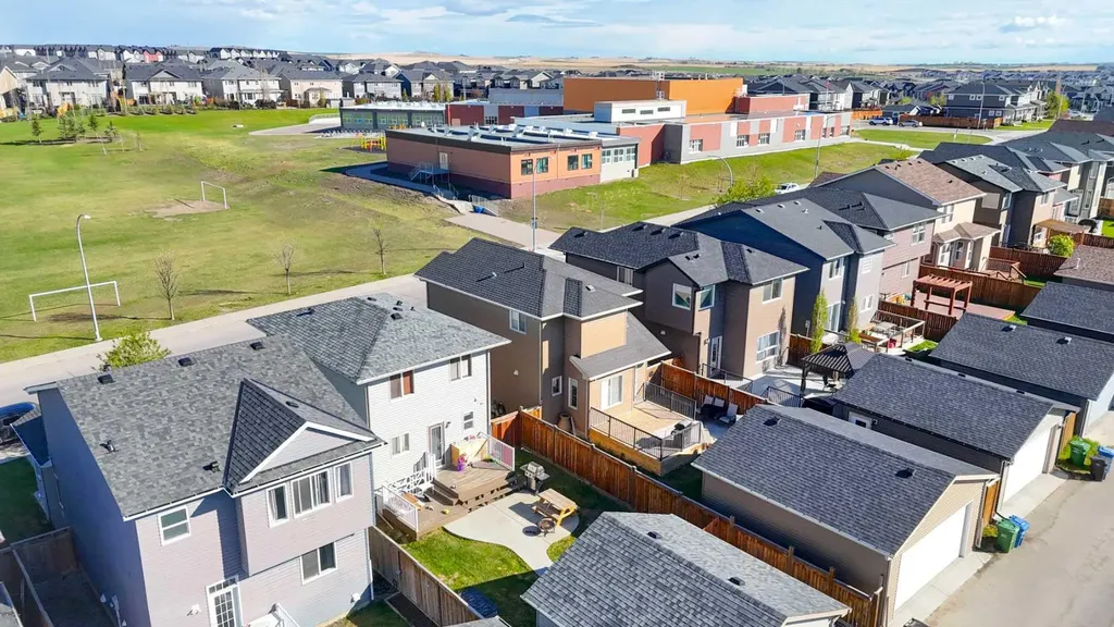 209 Evansdale Landing NW Calgary AB T3P 0C6