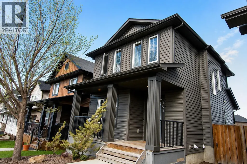 209 Evansdale Landing NW Calgary AB T3P 0C6