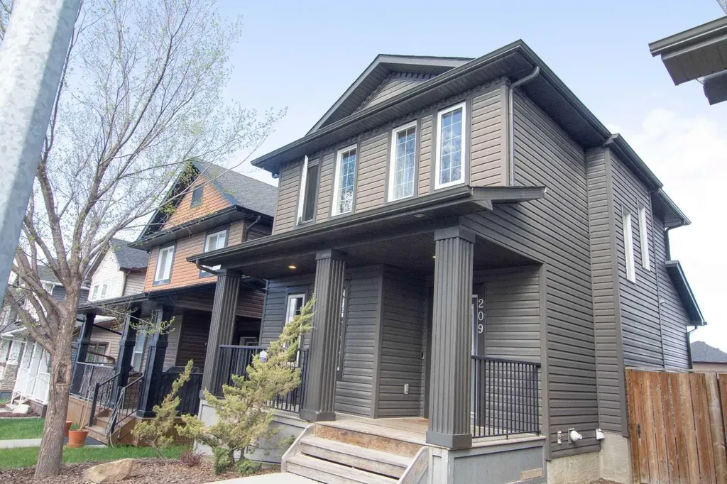 209 Evansdale Landing NW Calgary AB T3P 0C6
