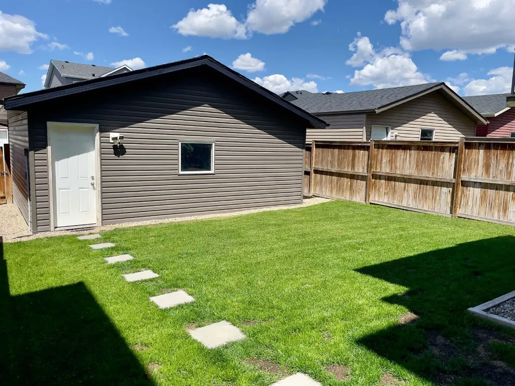 209 Evansdale Landing NW Calgary AB T3P 0C6