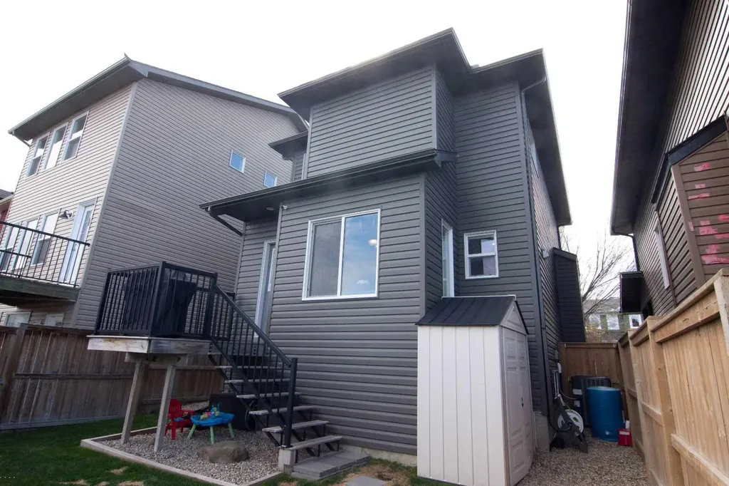 209 Evansdale Landing NW Calgary AB T3P 0C6
