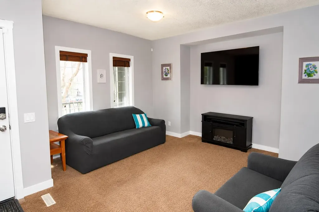 209 Evansdale Landing NW Calgary AB T3P 0C6
