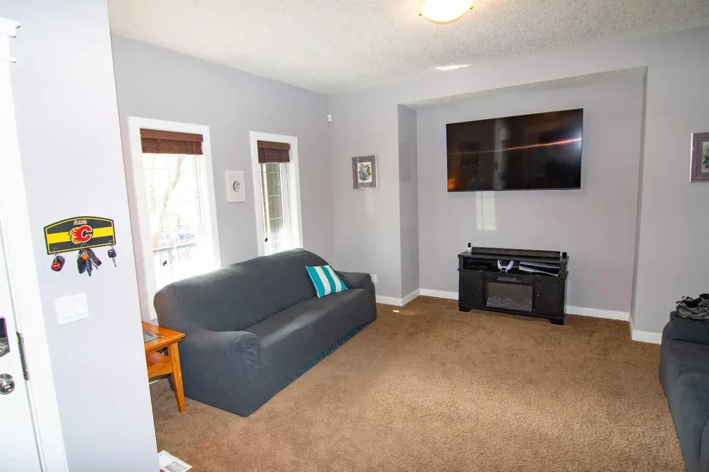 209 Evansdale Landing NW Calgary AB T3P 0C6