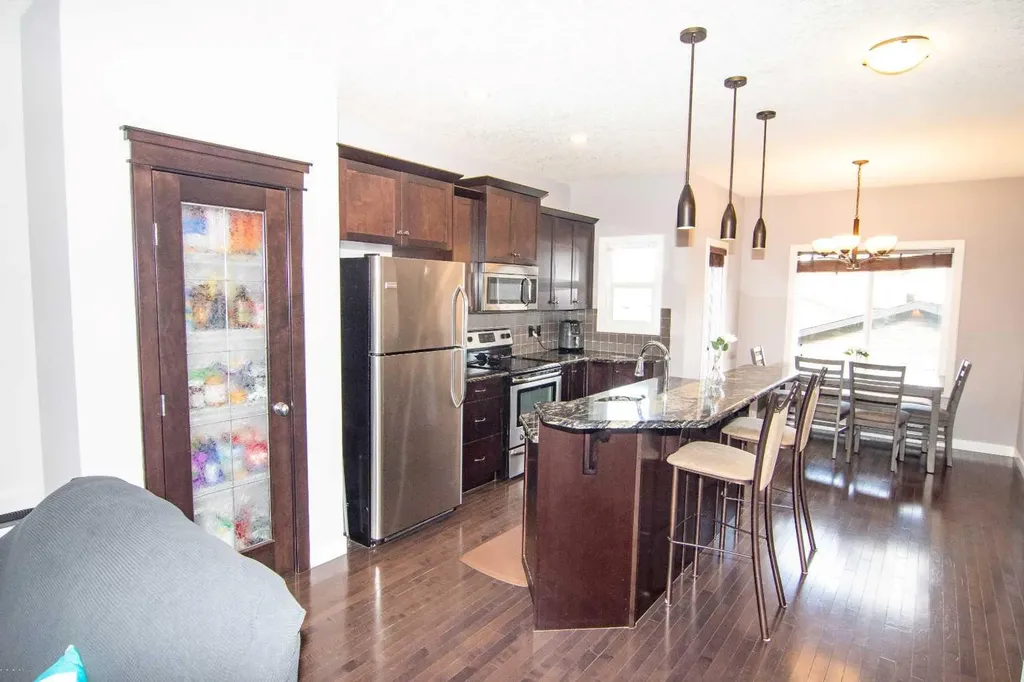 209 Evansdale Landing NW Calgary AB T3P 0C6