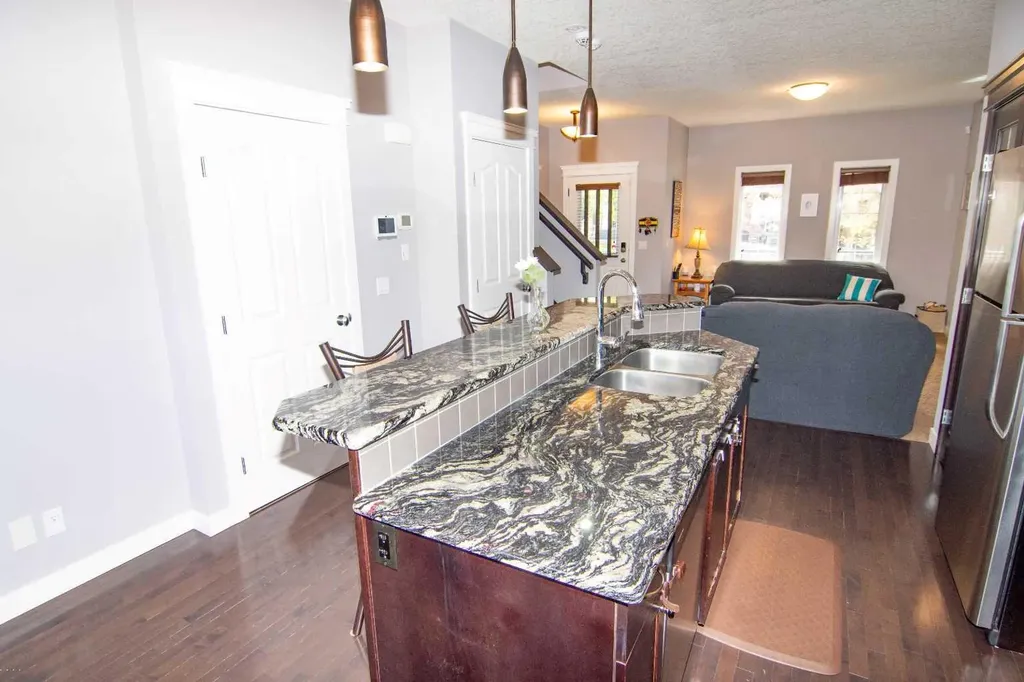 209 Evansdale Landing NW Calgary AB T3P 0C6