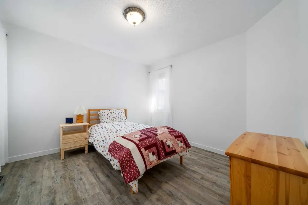 36 Terrace Place NE Medicine Hat AB T1C2A1