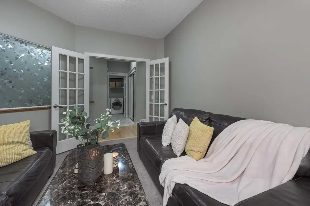 76 Evanspark Circle NW Calgary AB T3P 0B4