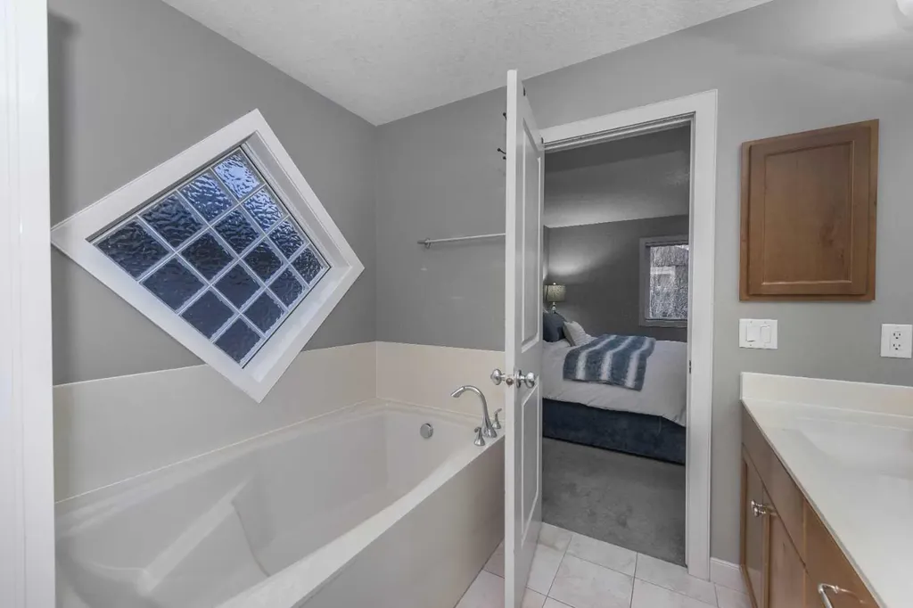 76 Evanspark Circle NW Calgary AB T3P 0B4