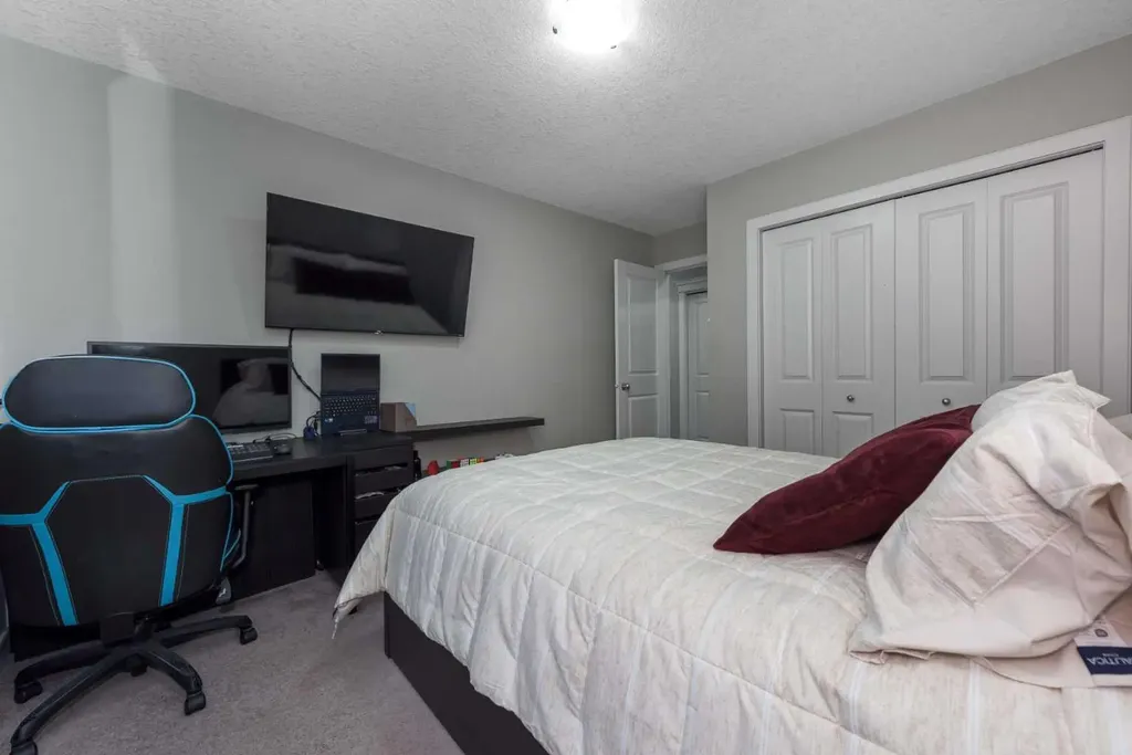76 Evanspark Circle NW Calgary AB T3P 0B4