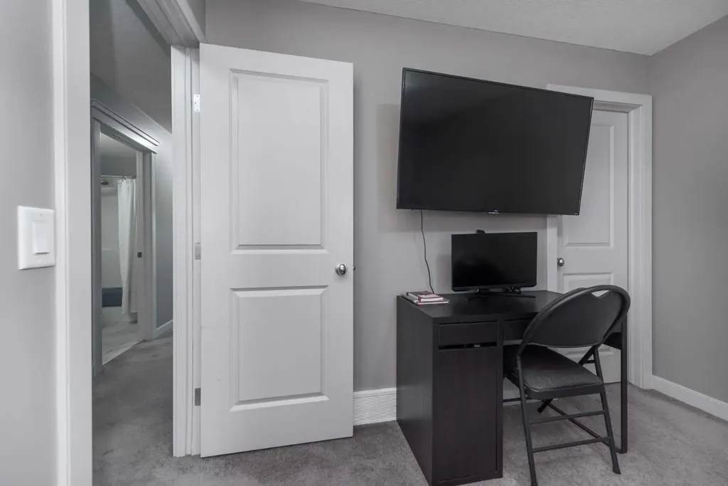 76 Evanspark Circle NW Calgary AB T3P 0B4