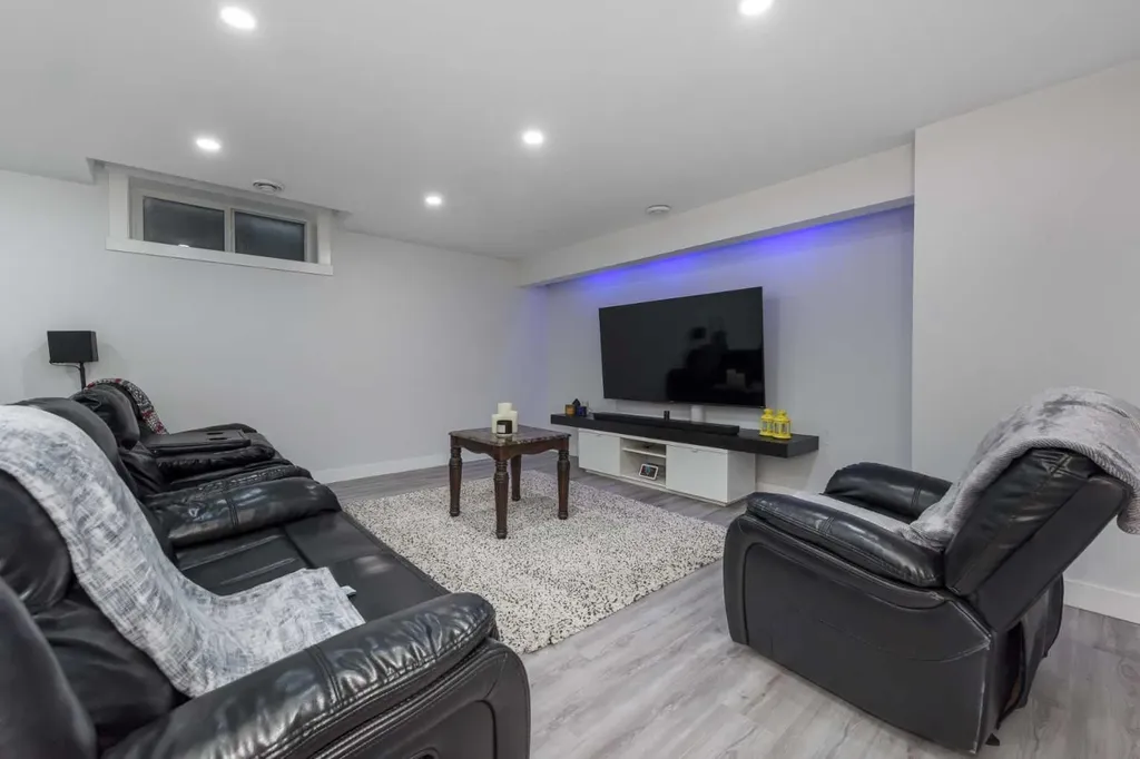 76 Evanspark Circle NW Calgary AB T3P 0B4