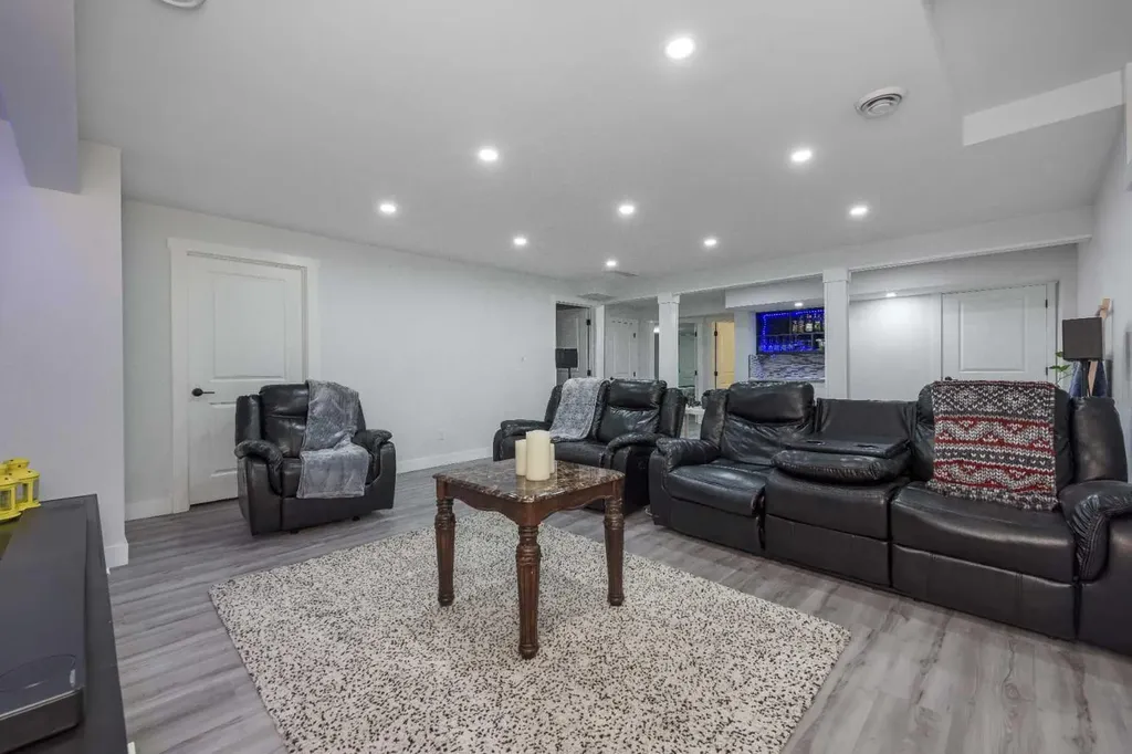 76 Evanspark Circle NW Calgary AB T3P 0B4