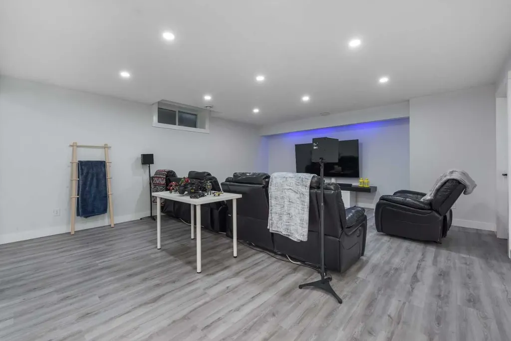 76 Evanspark Circle NW Calgary AB T3P 0B4