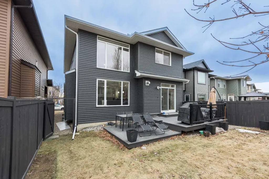 76 Evanspark Circle NW Calgary AB T3P 0B4