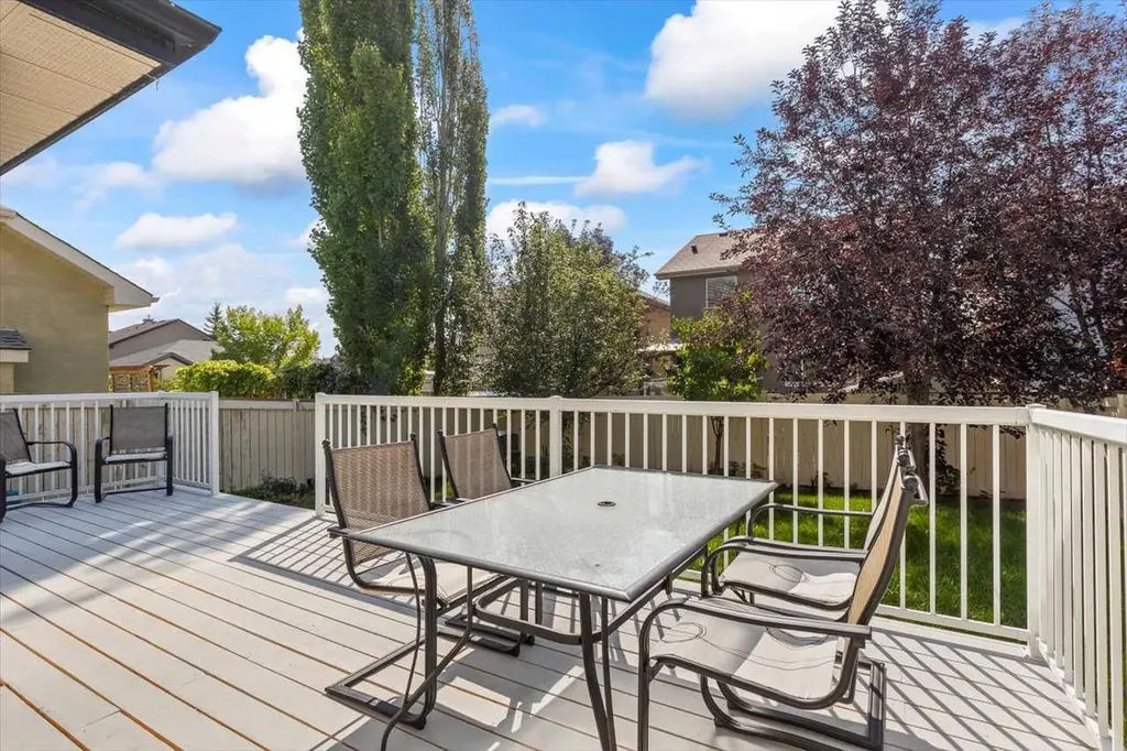 57 Everwillow Boulevard SW Calgary AB T2Y4G4