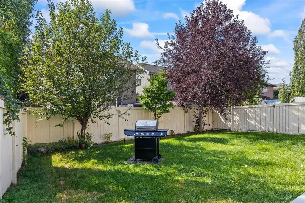 57 Everwillow Boulevard SW Calgary AB T2Y4G4