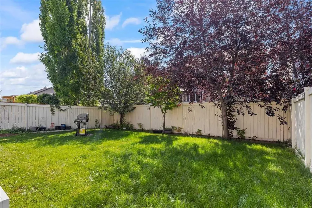 57 Everwillow Boulevard SW Calgary AB T2Y4G4