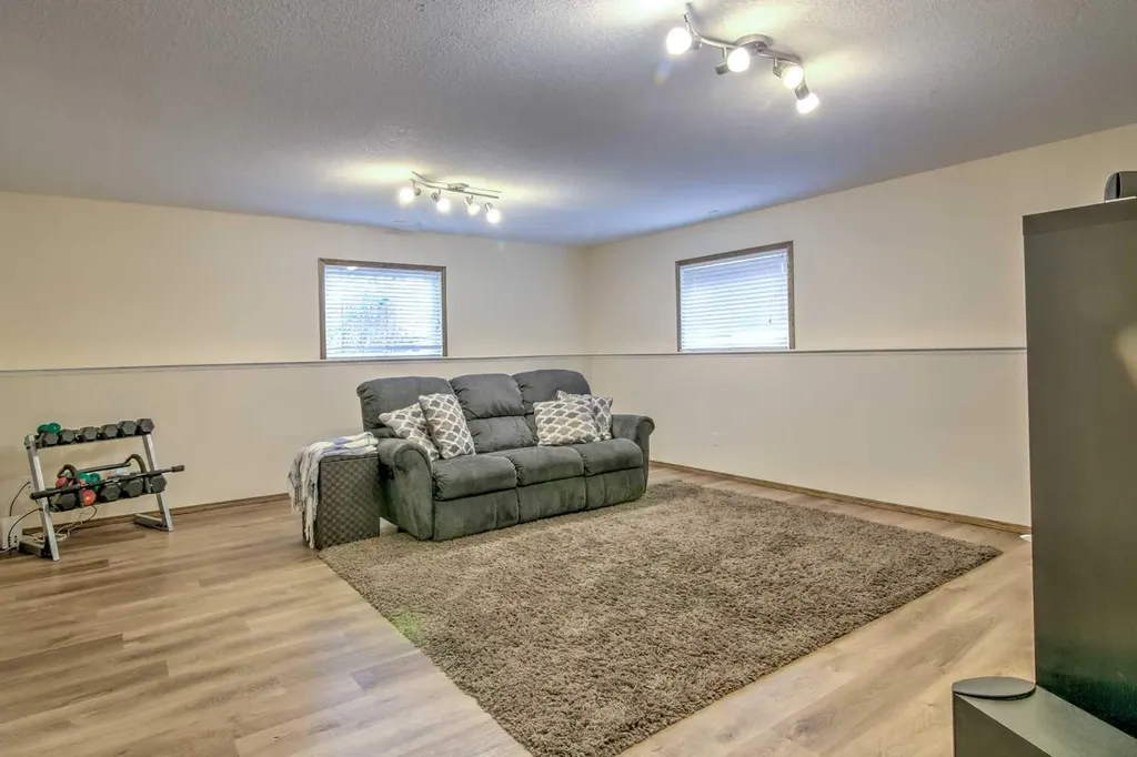 27 Kodiak Boulevard N Lethbridge AB T1H 6S7