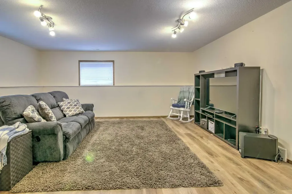 27 Kodiak Boulevard N Lethbridge AB T1H 6S7