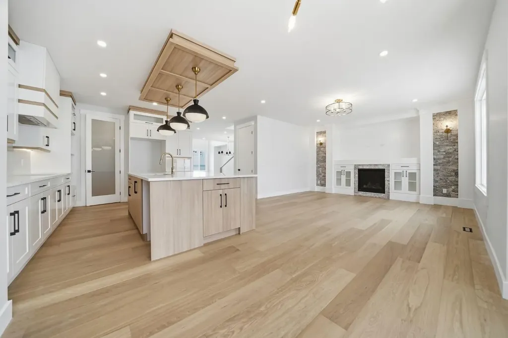 2005 Waterbury Road Chestermere AB T1X2Z1