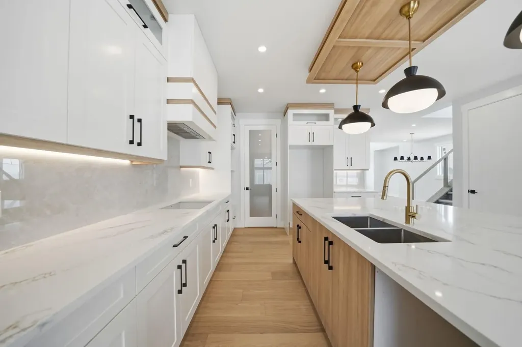 2005 Waterbury Road Chestermere AB T1X2Z1