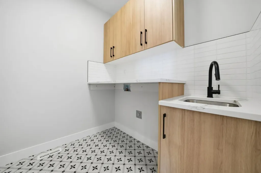 2005 Waterbury Road Chestermere AB T1X2Z1