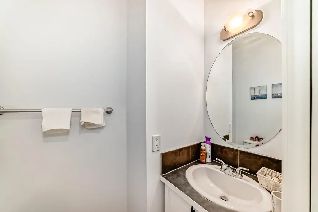 124 Royal Manor NW Calgary AB T3G 5T6