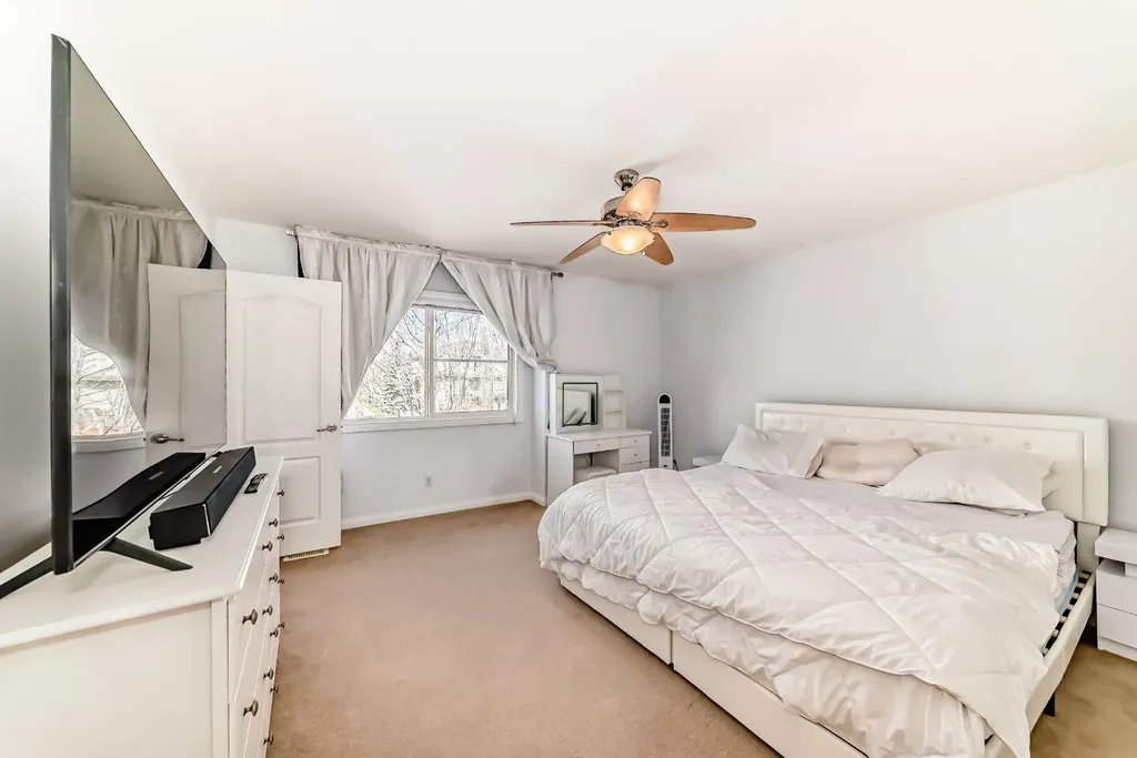 124 Royal Manor NW Calgary AB T3G 5T6