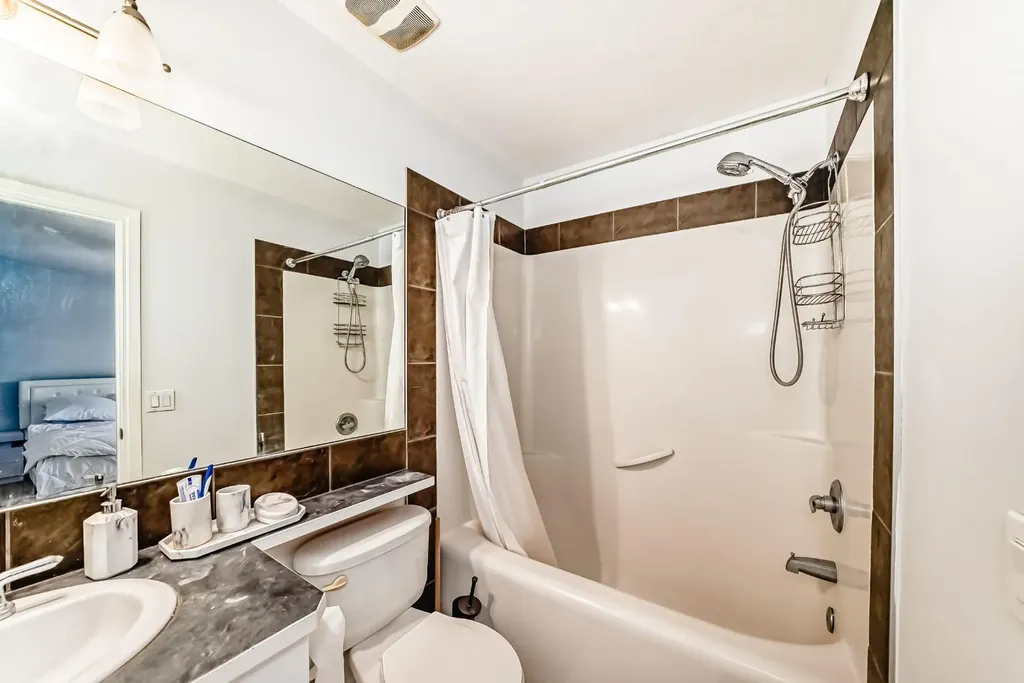 124 Royal Manor NW Calgary AB T3G 5T6