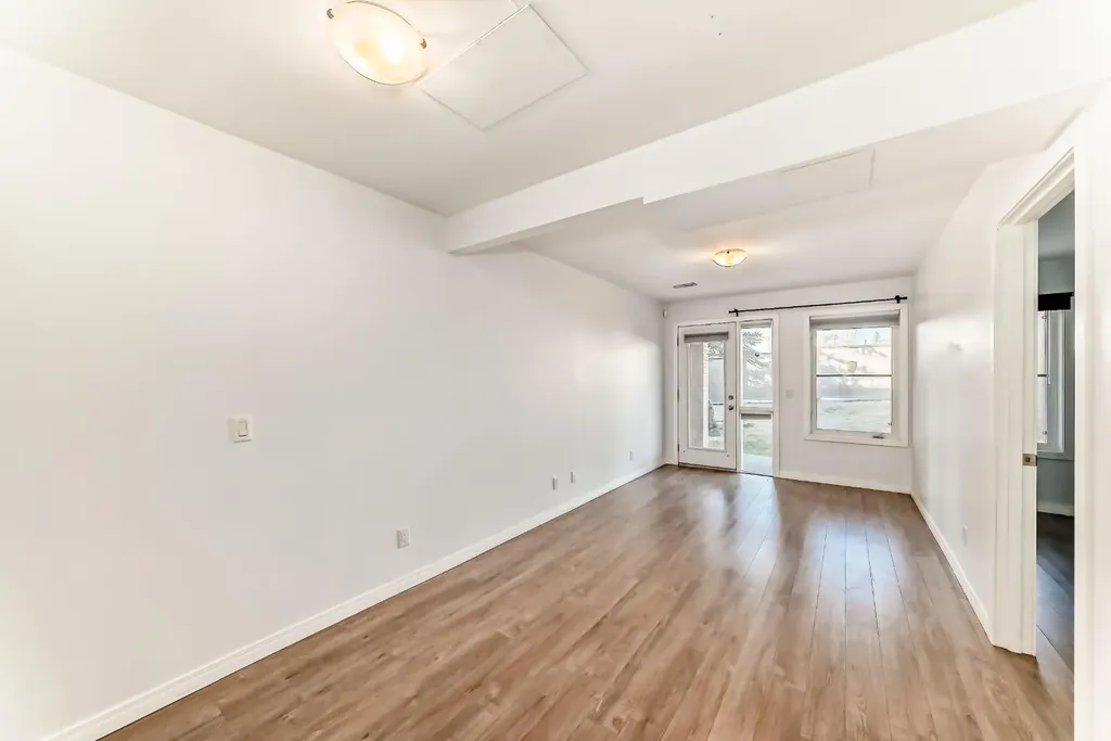 124 Royal Manor NW Calgary AB T3G 5T6