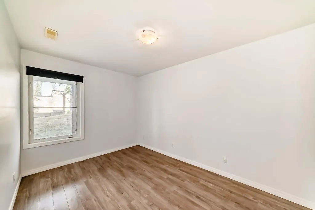 124 Royal Manor NW Calgary AB T3G 5T6