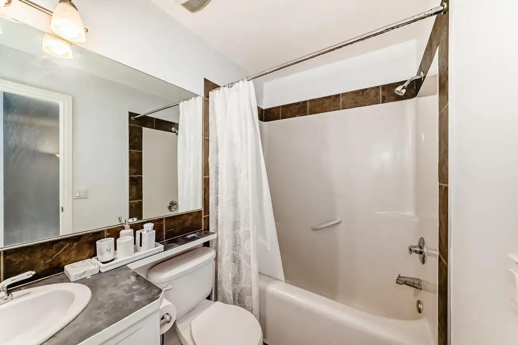 124 Royal Manor NW Calgary AB T3G 5T6