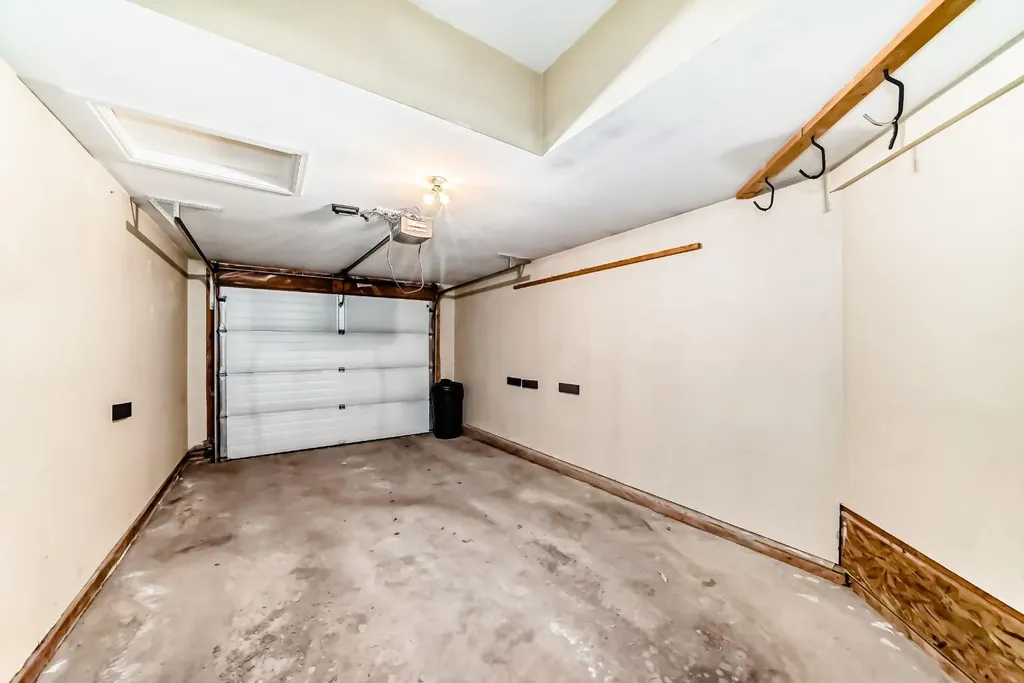 124 Royal Manor NW Calgary AB T3G 5T6