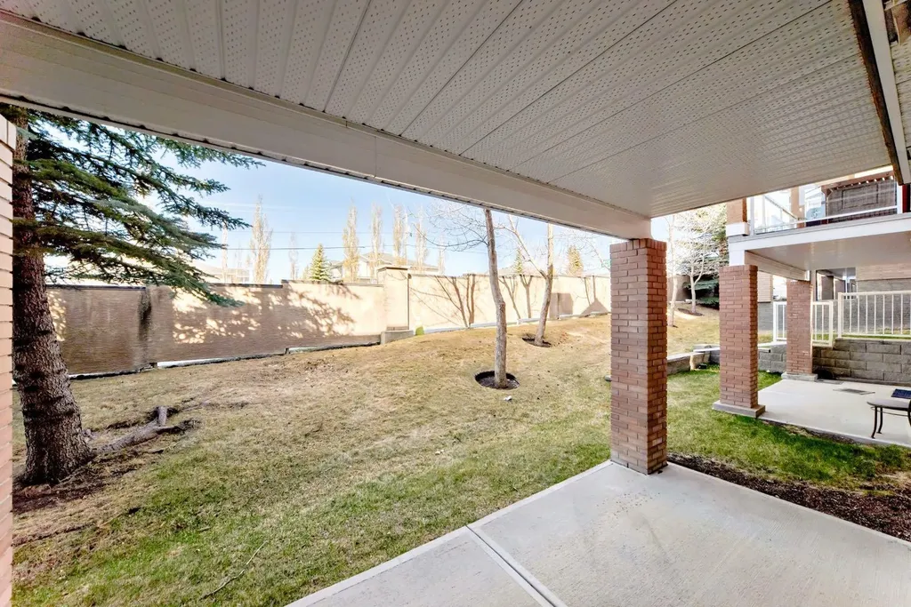 124 Royal Manor NW Calgary AB T3G 5T6