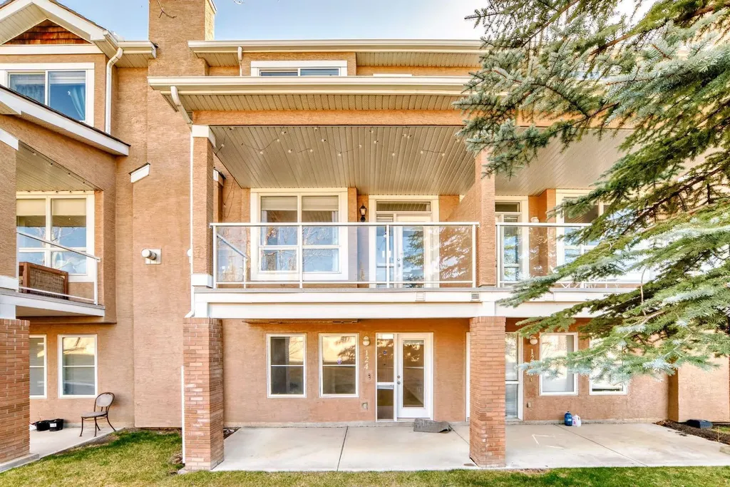 124 Royal Manor NW Calgary AB T3G 5T6