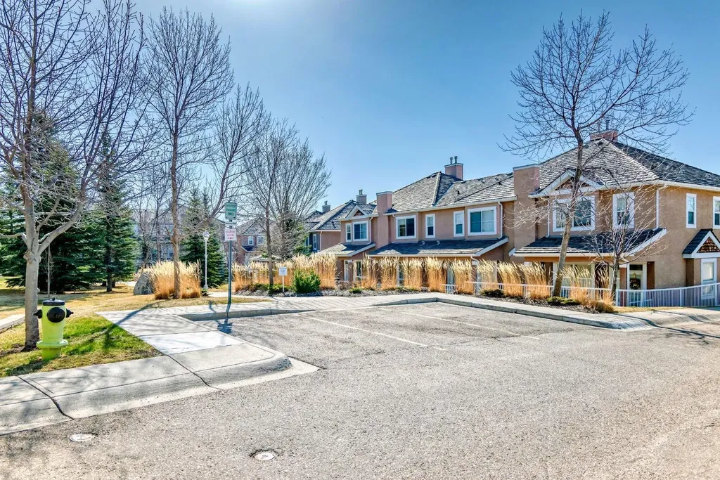 124 Royal Manor NW Calgary AB T3G 5T6