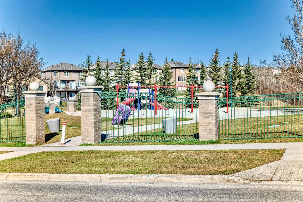 124 Royal Manor NW Calgary AB T3G 5T6