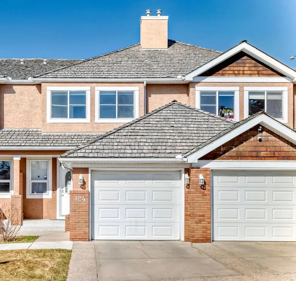 124 Royal Manor NW Calgary AB T3G 5T6