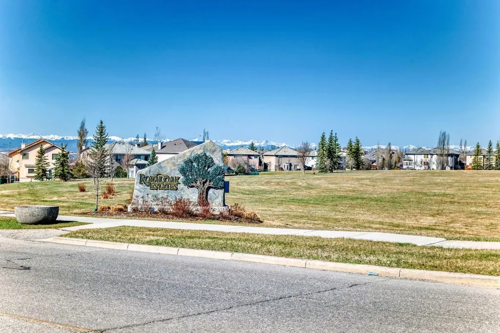 124 Royal Manor NW Calgary AB T3G 5T6